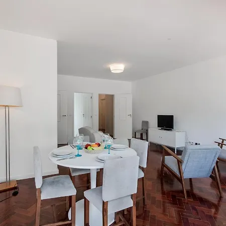 Renewed House In Apartment Cascais